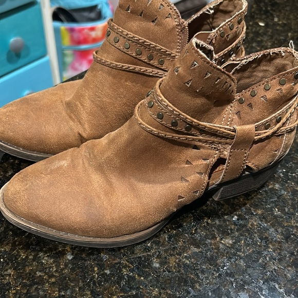 Booties 7.5 - Picture 2 of 5